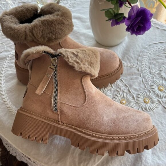 NWOT Suede look ankle boots - Picture 6 of 6